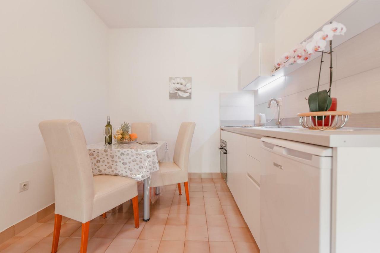 Apartments Diridonda Омиш Экстерьер фото